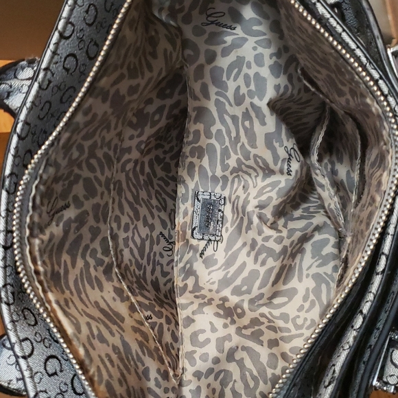 Guess Totebag - Picture 4 of 4